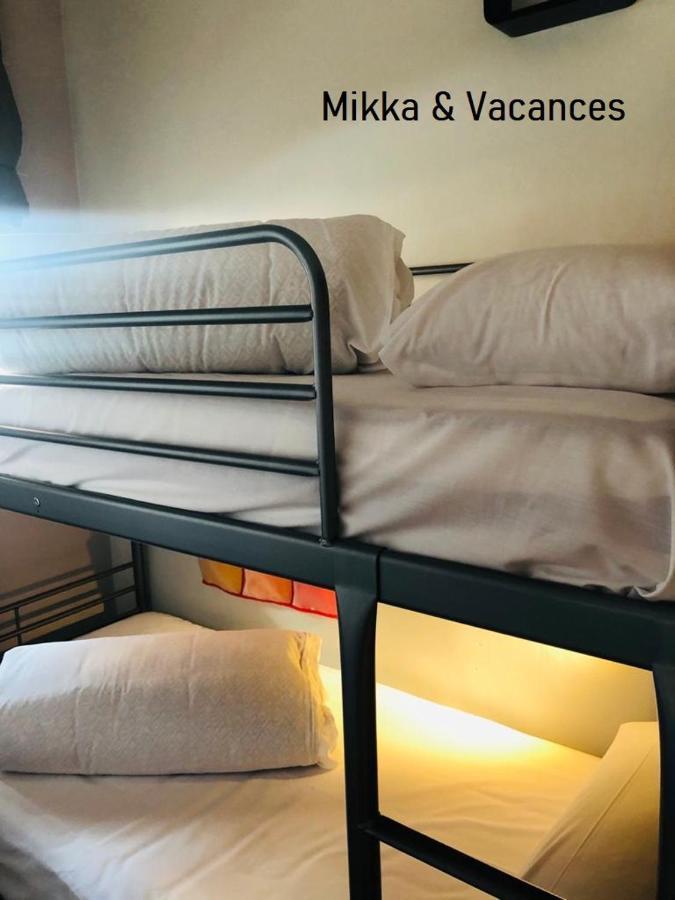 Mikka Tres Estrelles Pas De La Casa
